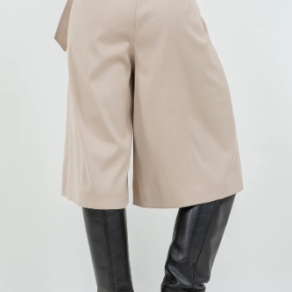 NWT ZIP UP JACKET w CAPRI LENGTH BELTED SHORTS -TAN, MED - Picture 4 of 16